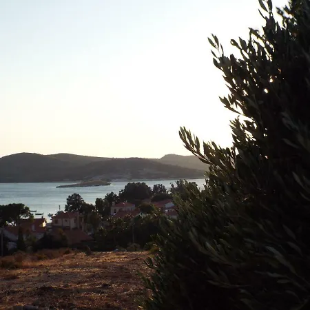 Monk Island Affittacamere 2*